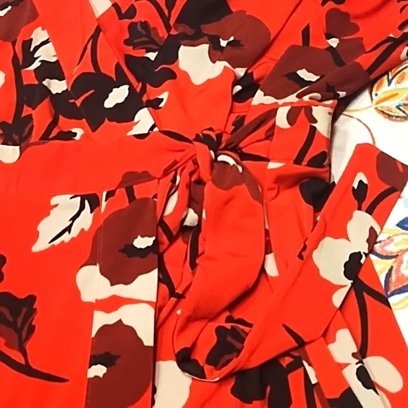 BCBG MAXAZRIA Large Wrap Dress - Picture 2 of 6